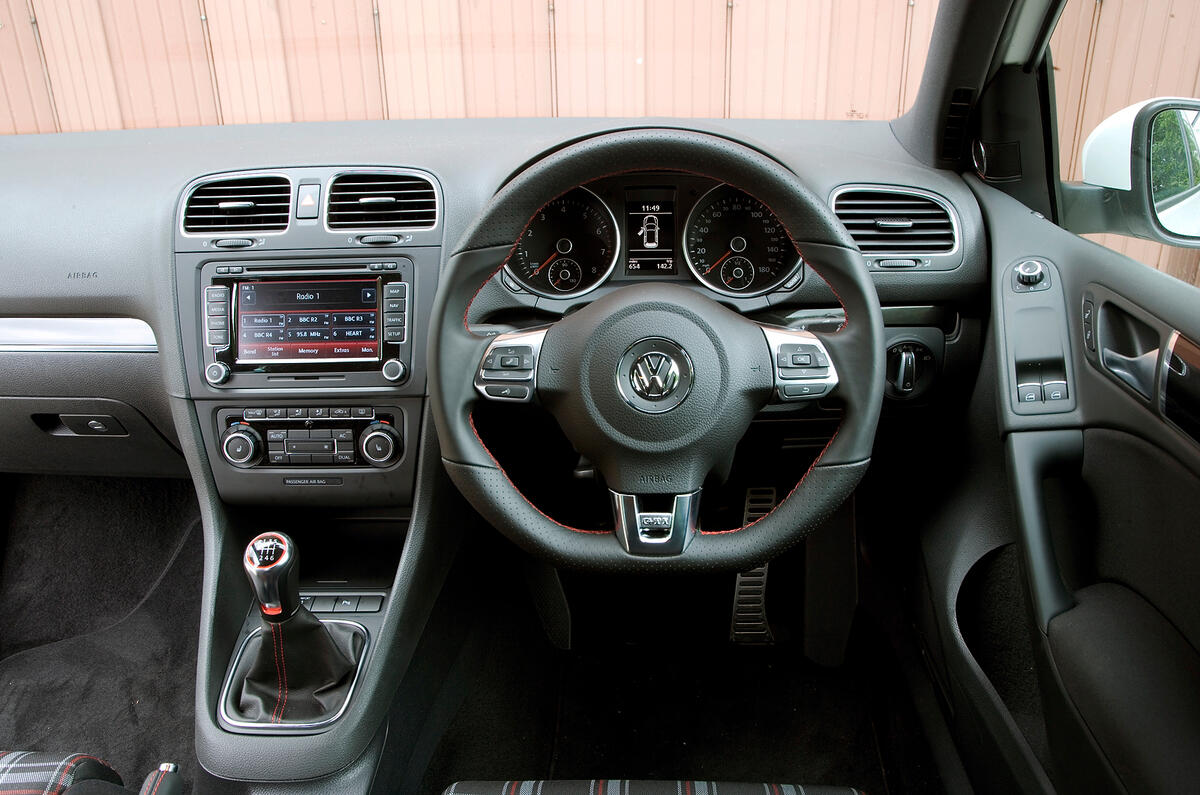 Volkswagen Golf Gti 2009 2017 Review 2018 Autocar Volkswagen Golf Gti Dashboard Interior