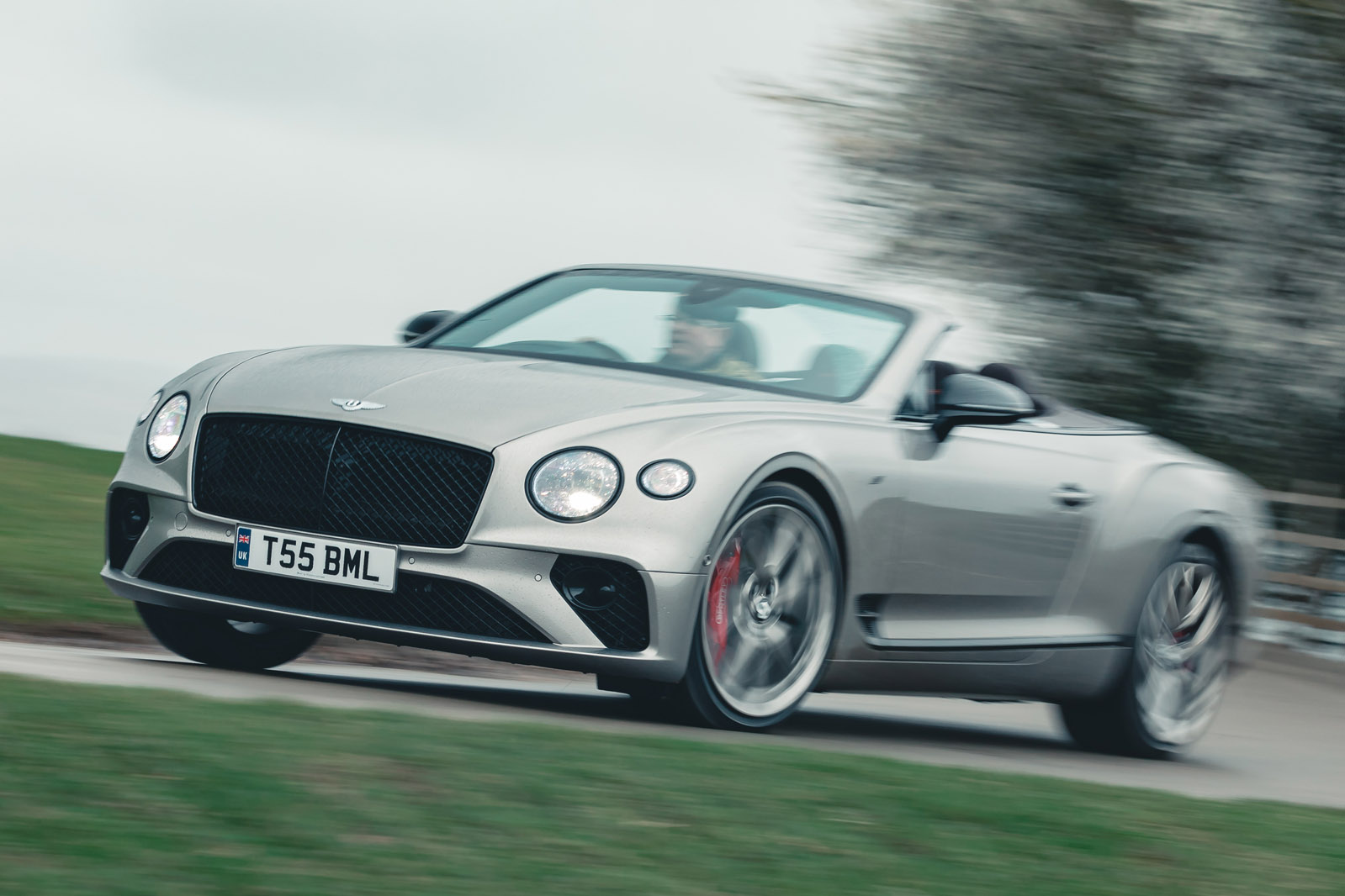 01 Bentley Continental GTC décapotable RT 2023 conduite en virage