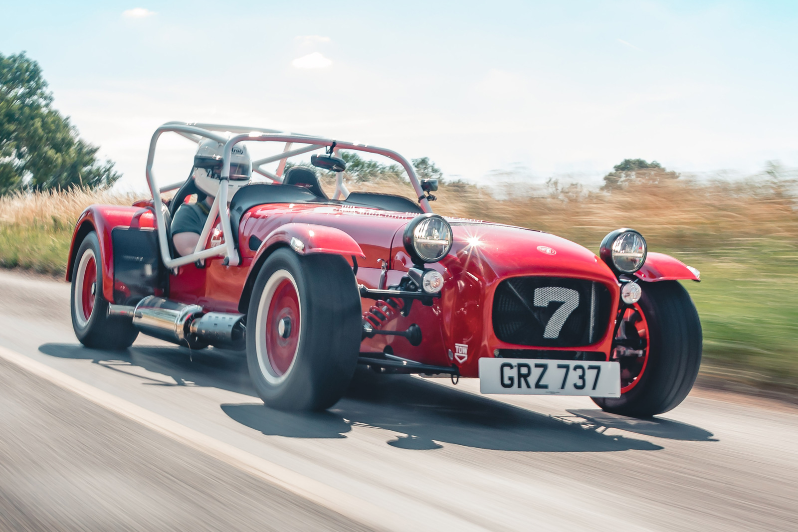 01 Caterham Seven 420 Cup RT 2022 Hero lead