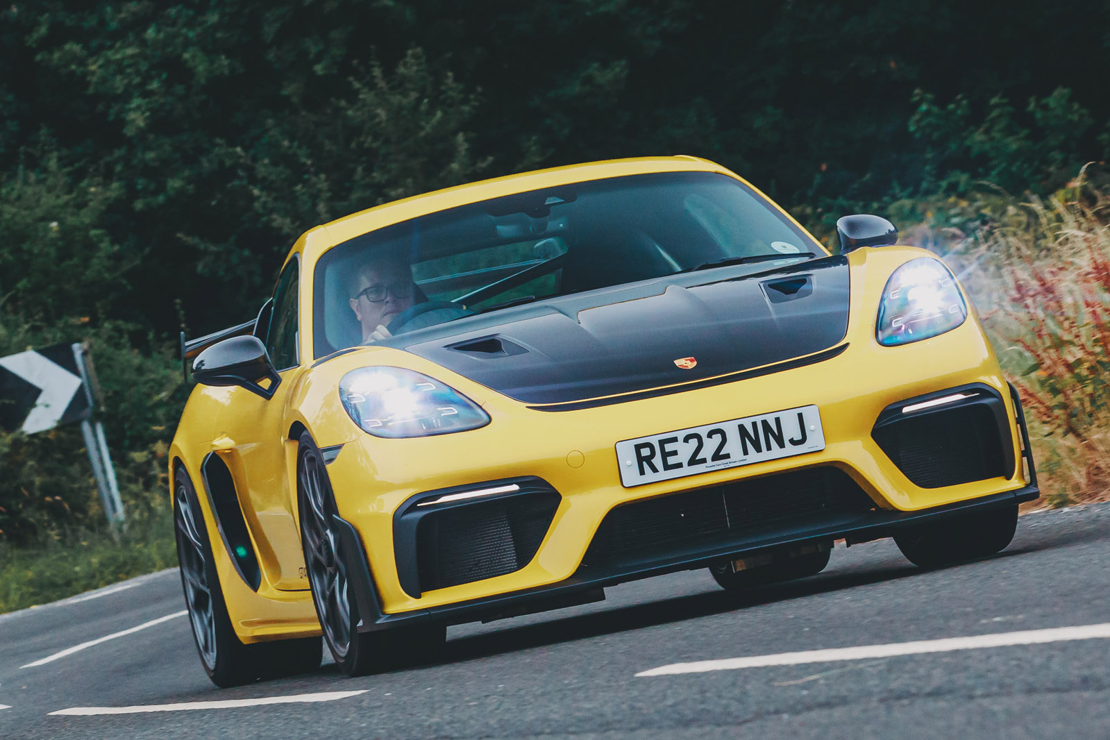 01 Porsche Cayman GT4 RS RT 2022 lead