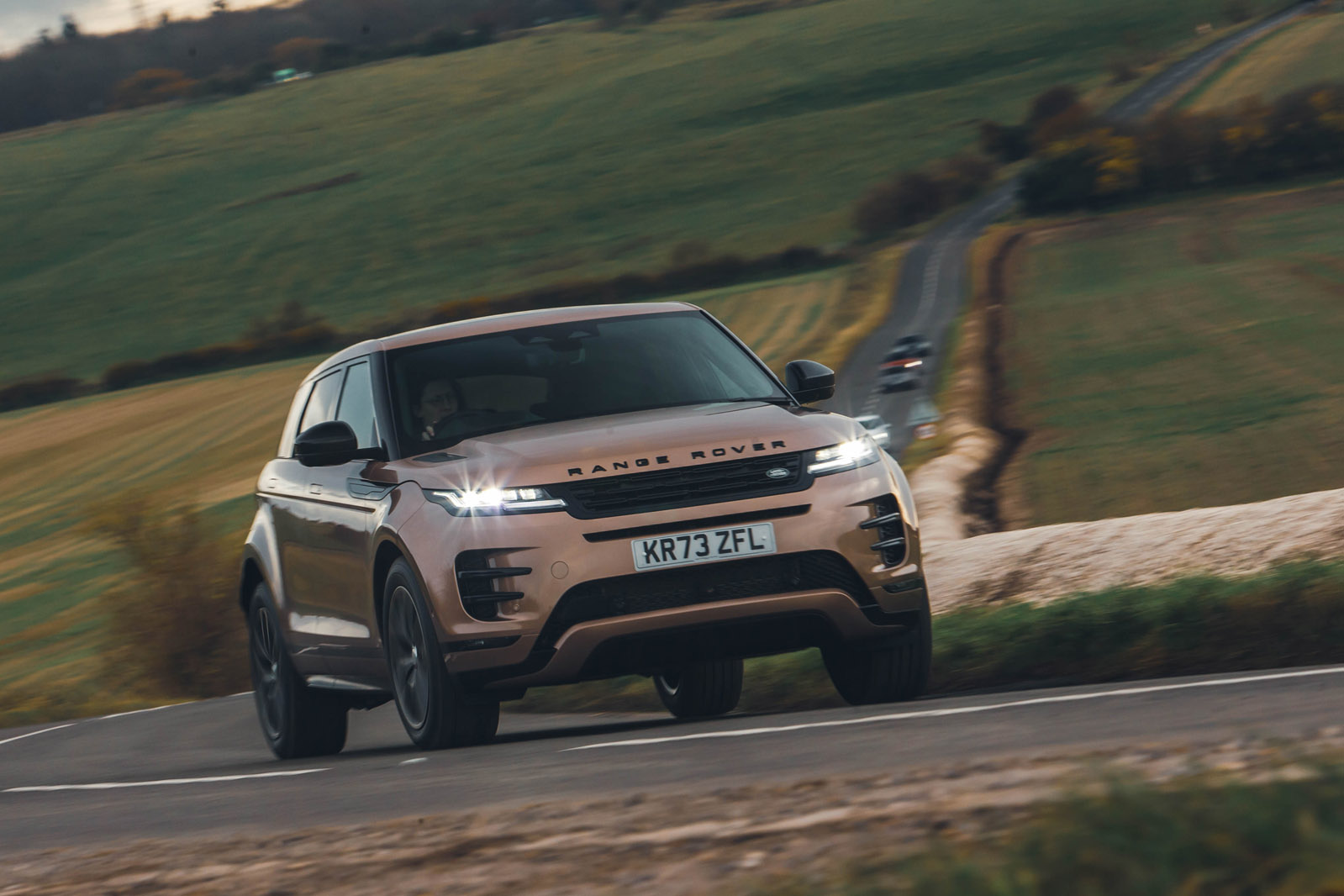 02 Range Rover Evoque RT 2024 front cornering