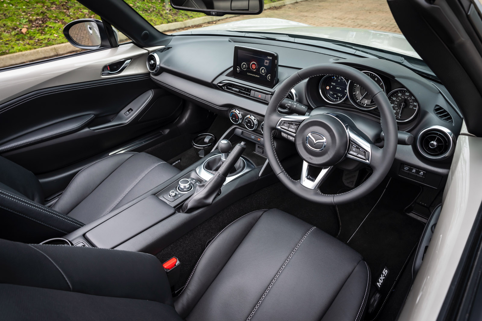 09 Mazda MX 5 RT update 2023 dashboard