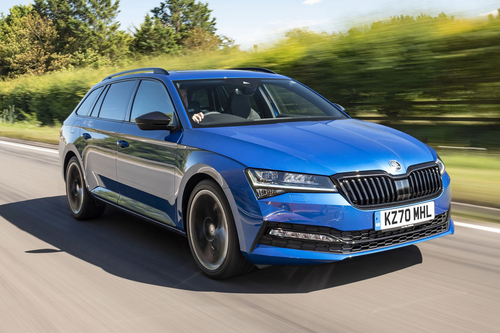 Here's your first look at the new Skoda Superb