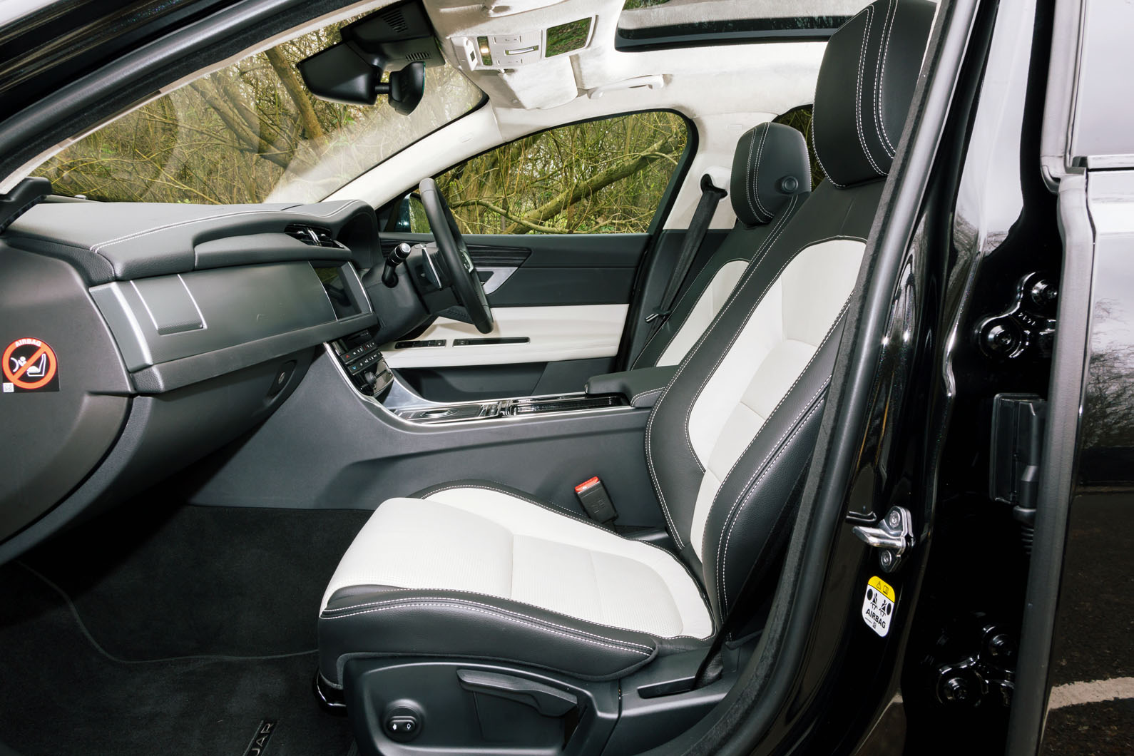 Jaguar XF Sportbrake 2019 road test review - cabin