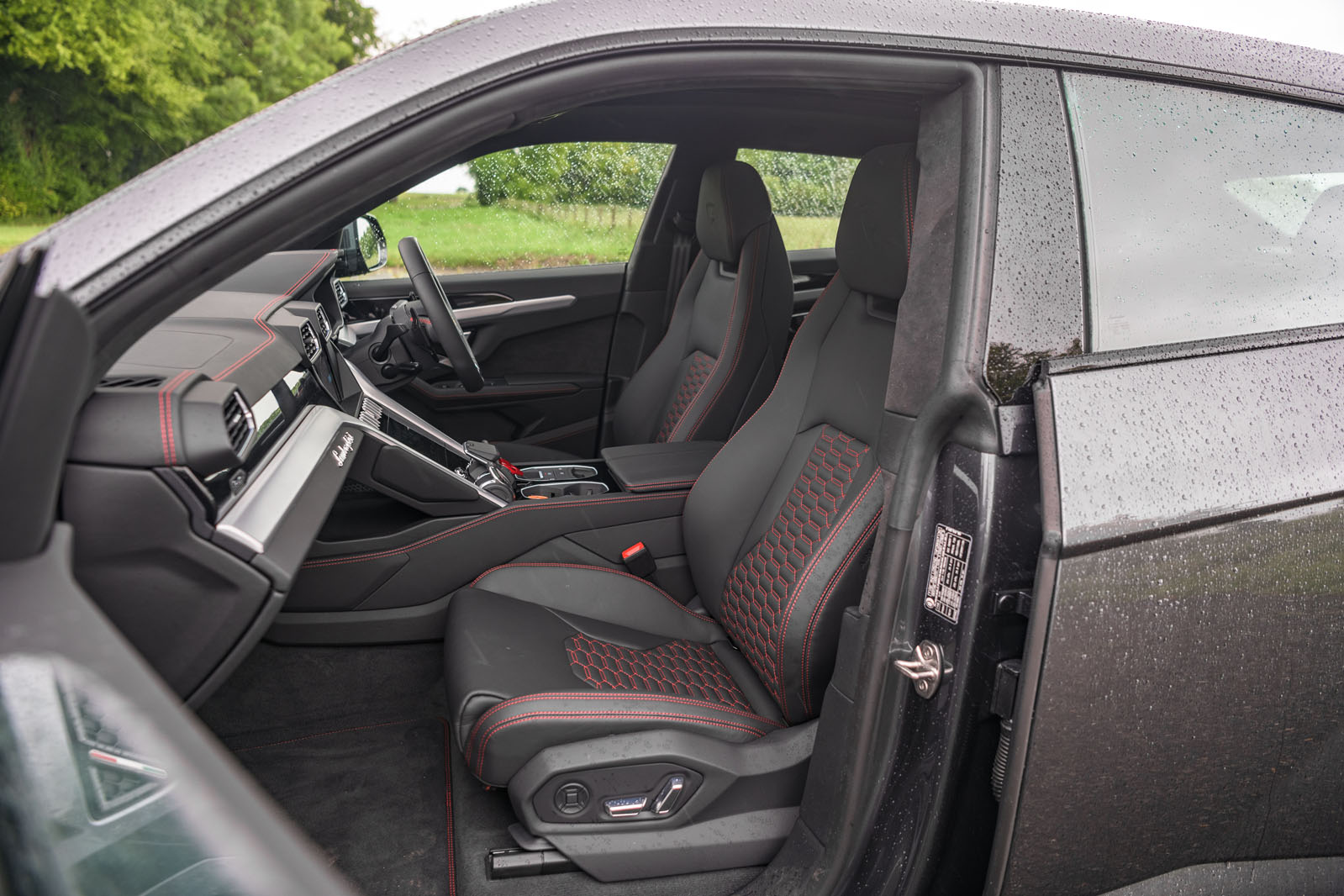 Lamborghini Urus 2019 road test review - front seats