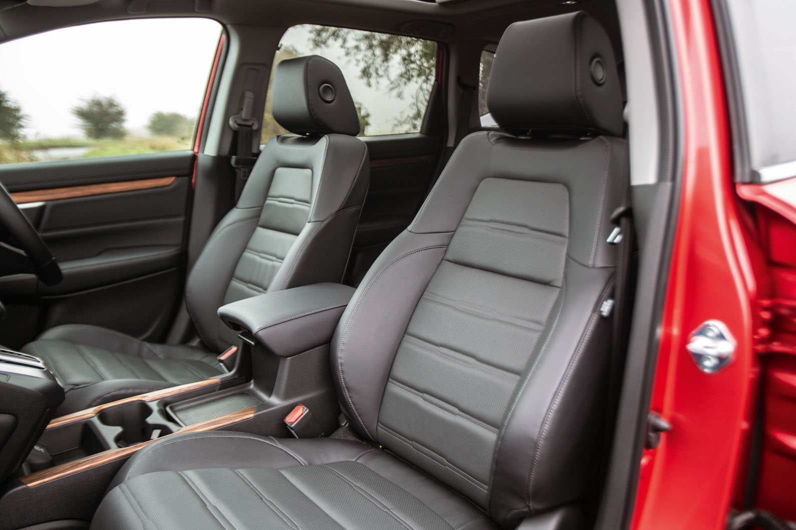Honda CR-V 2018 road test review - front seats