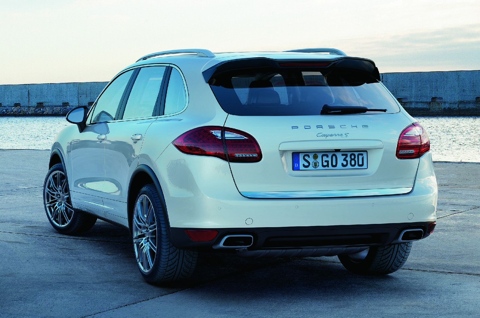 Porsche cayenne sales hybrid 2013