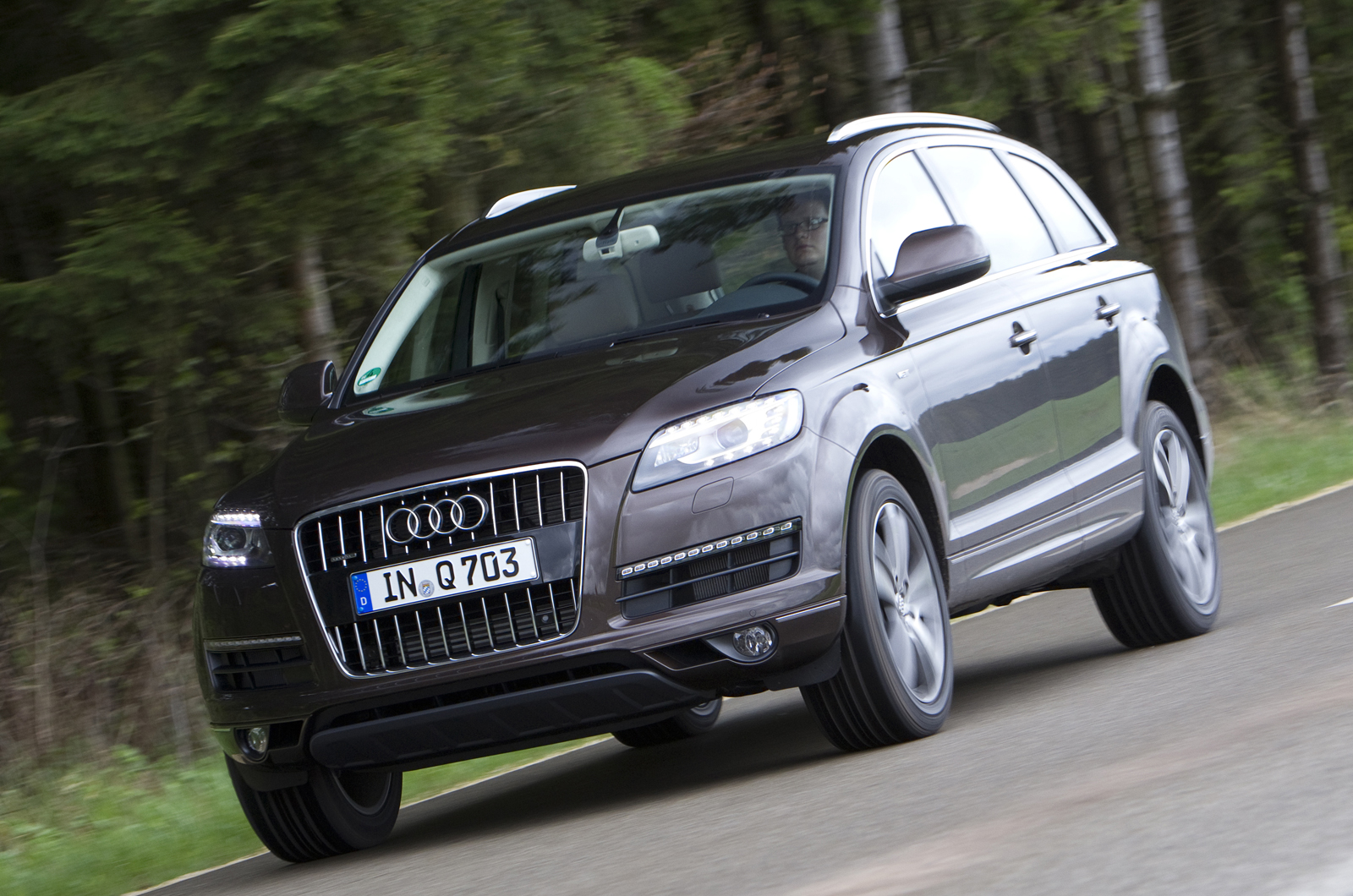 Машина audi q7