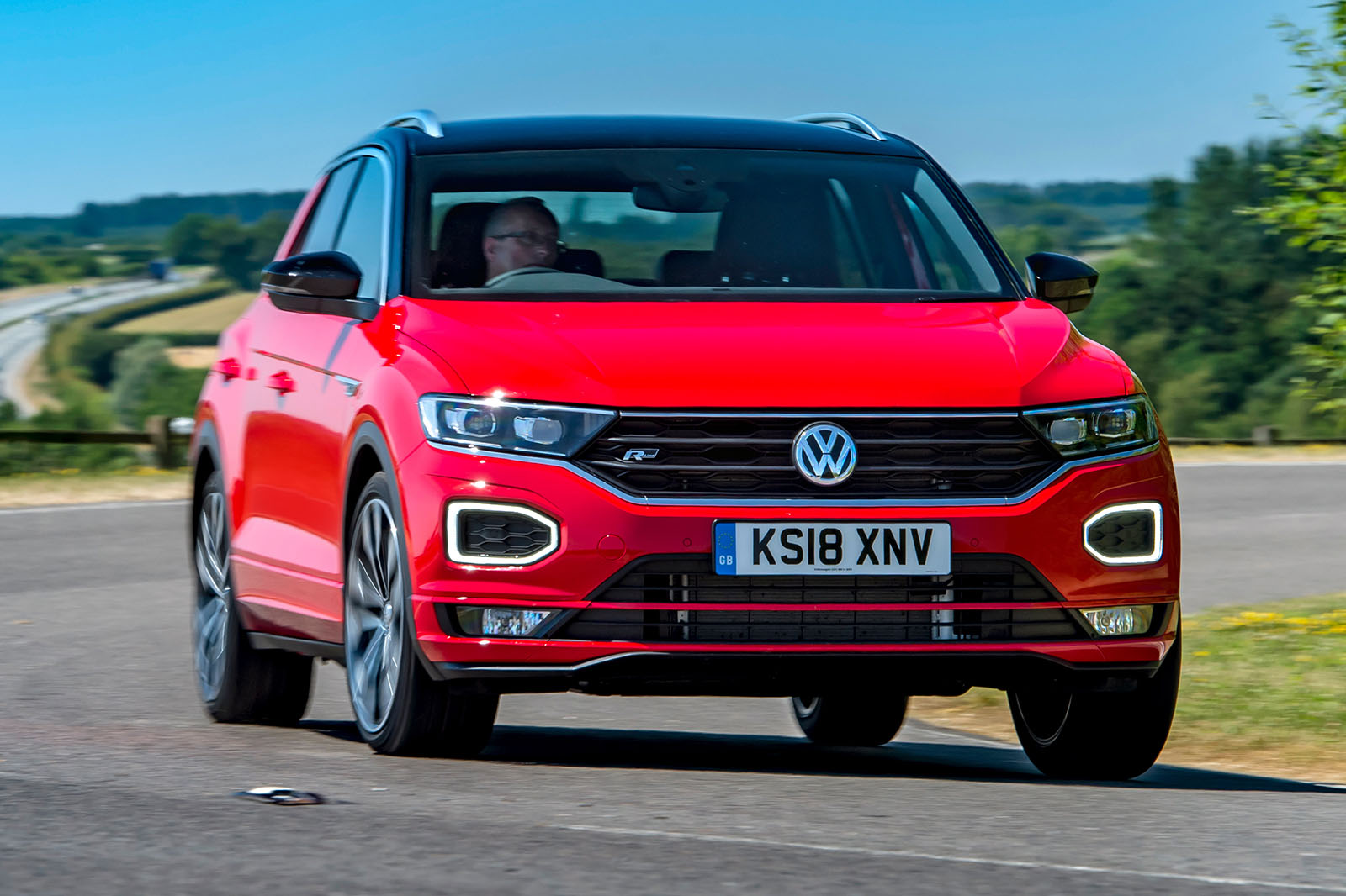 Volkswagen T-Roc 2019 road test review - cornering front