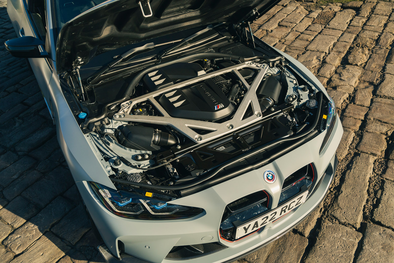 15 BMW M4 CSL RT 2022 engine