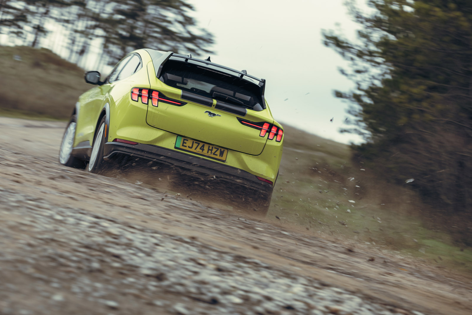 16 Ford Mustang Mach E Rallye 2025 avis pierres arrière de virage