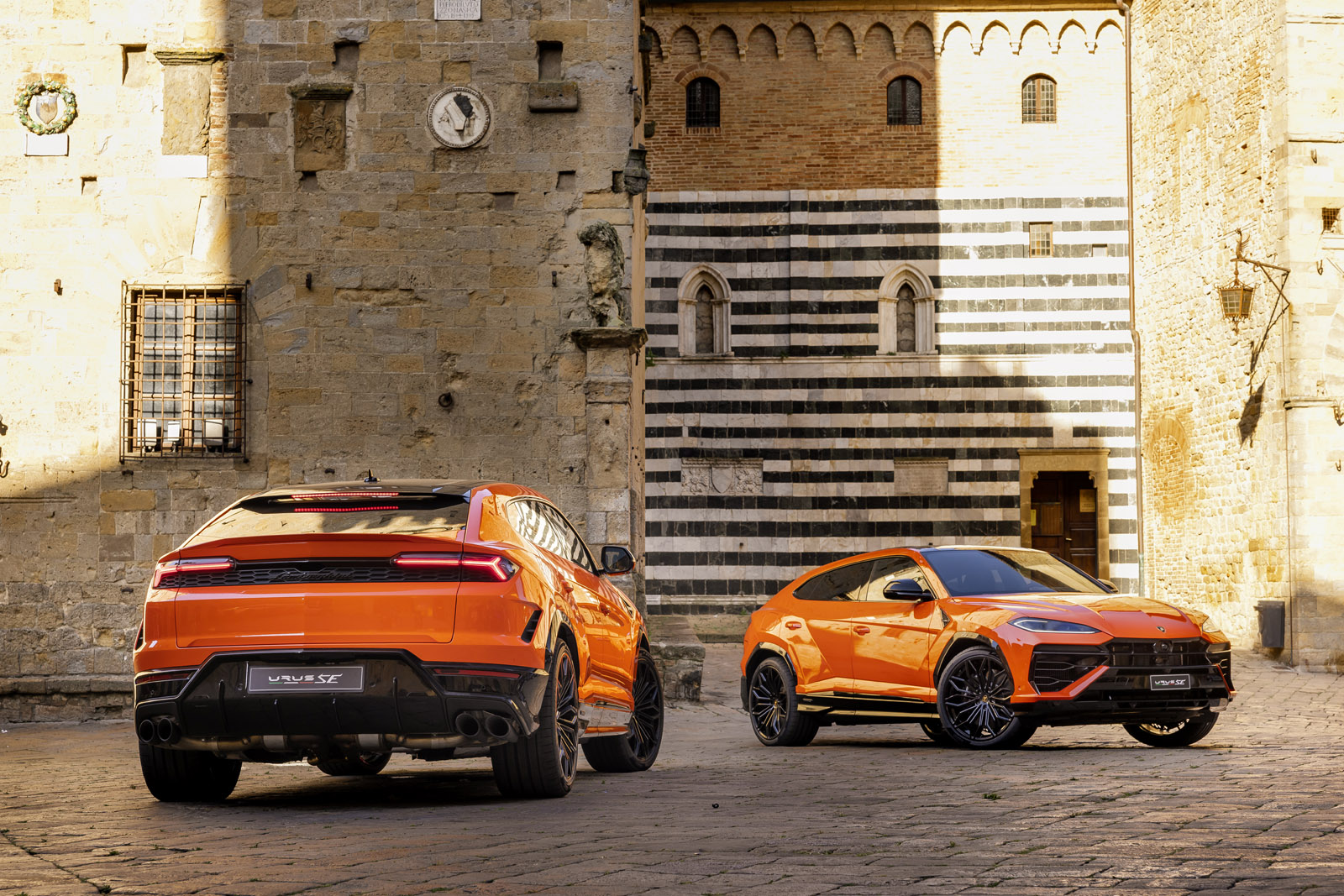 17 Lamborghini Urus SE 2024 compte-rendu double statique 17 Lamborghini Urus SE 2024 compte-rendu double statique