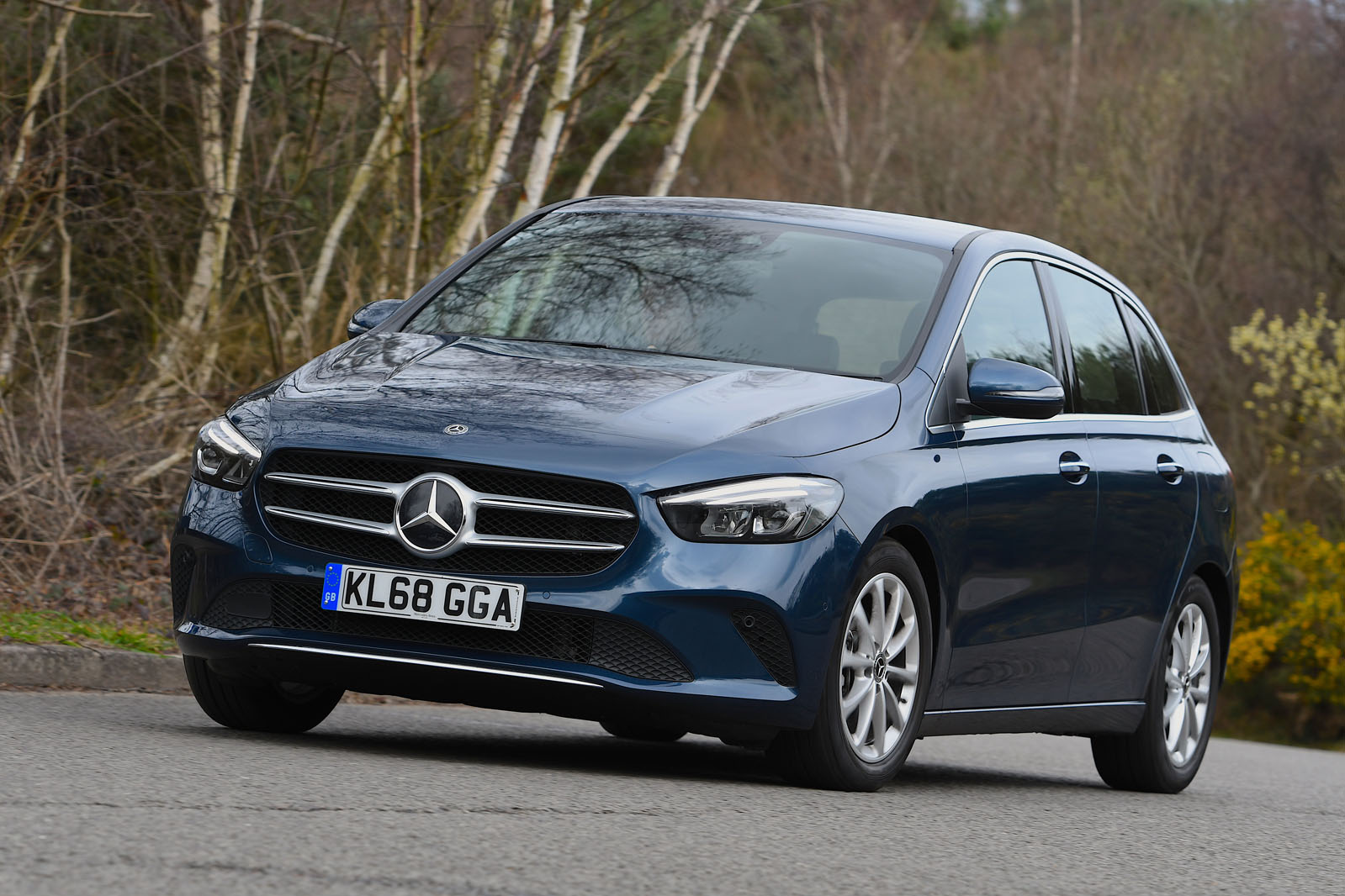 Mercedes-Benz B-Class 2019 road test review cornering front