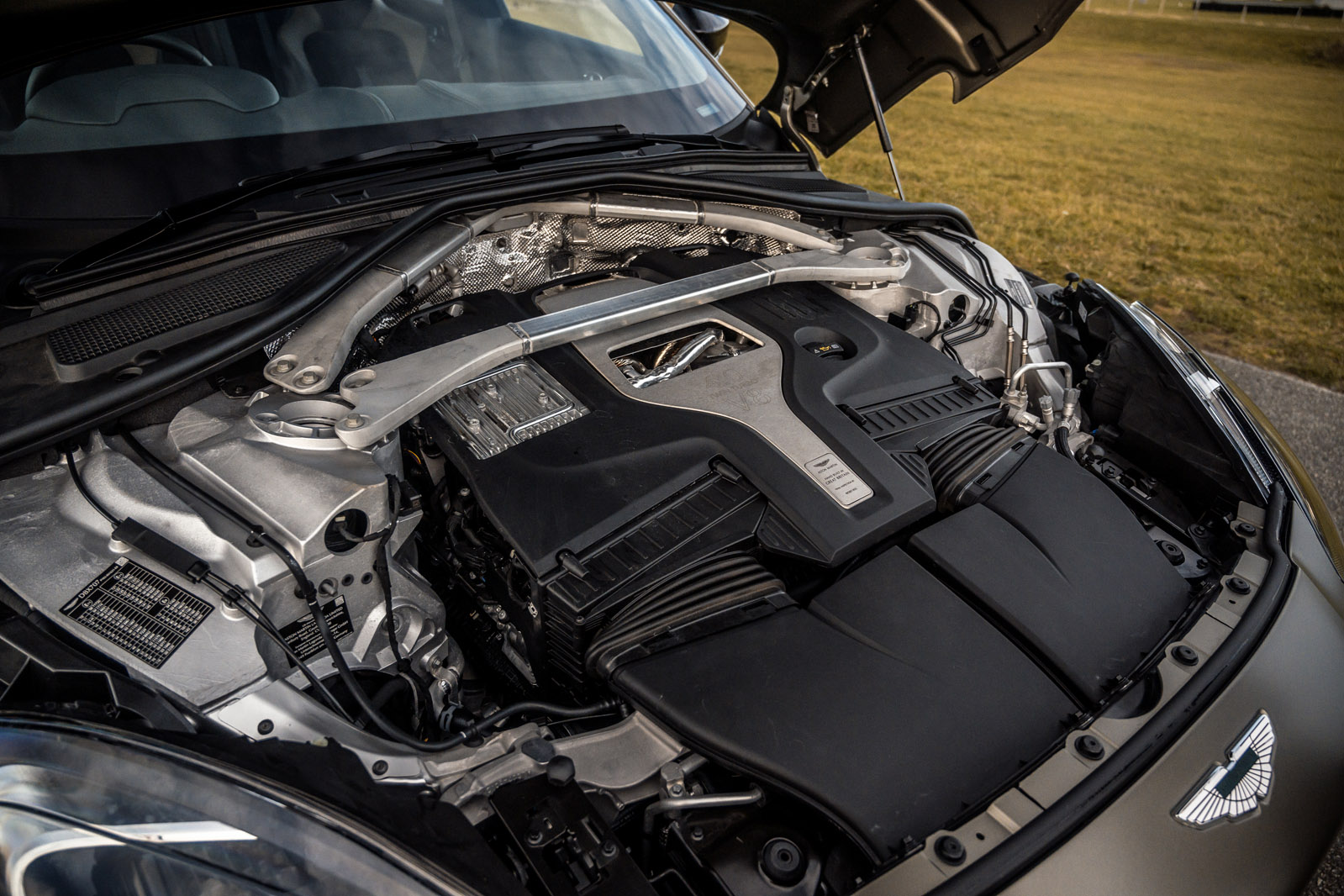 18 Aston Martin DBX 707 RT 2022 engine