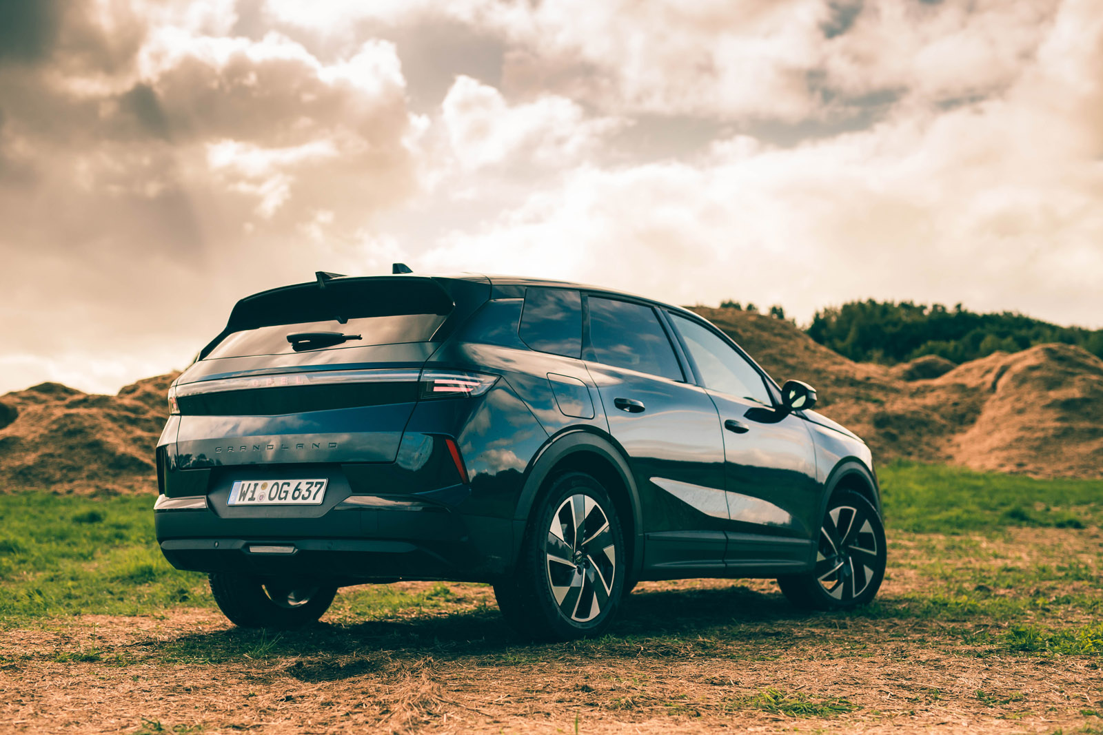 19 Vauxhall Opel Grandland Hybrid 2024 review static