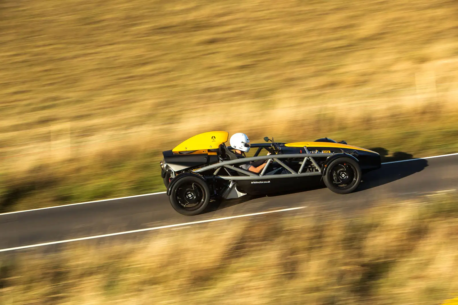 Ariel Atom 4 2019 essai routier - côté héros