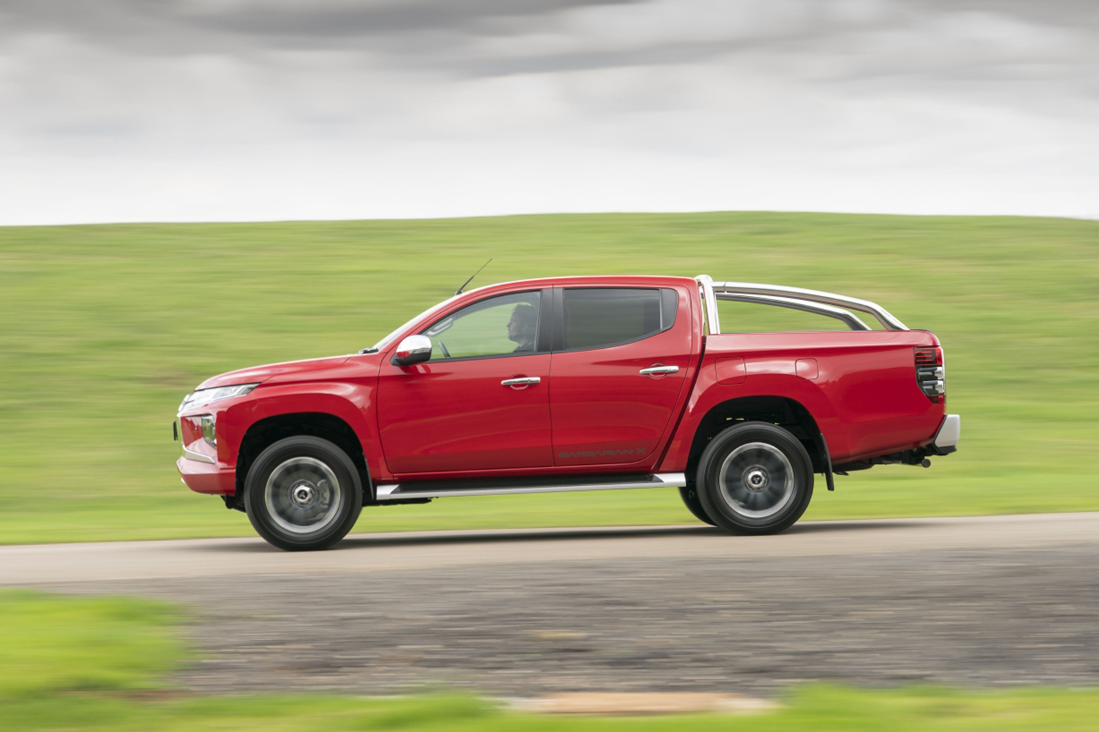 Mitsubishi L200 2019 road test review - hero side