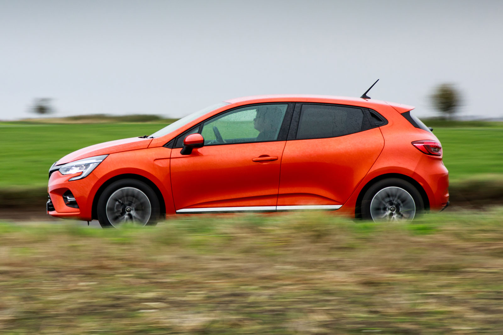 Renault Clio 2019 road test review - hero side