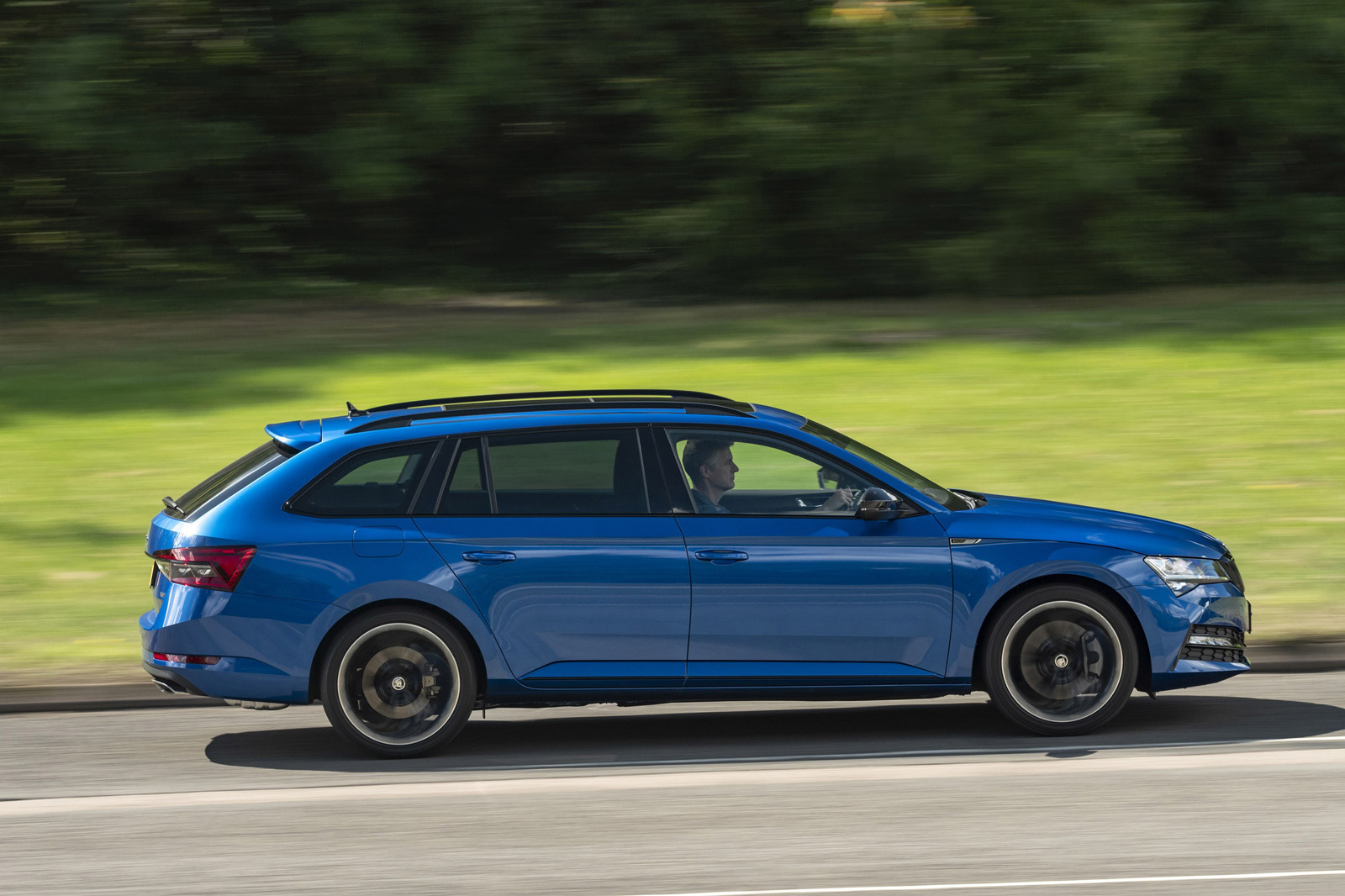 2 Skoda Superb Estate 2021 RT update hero side