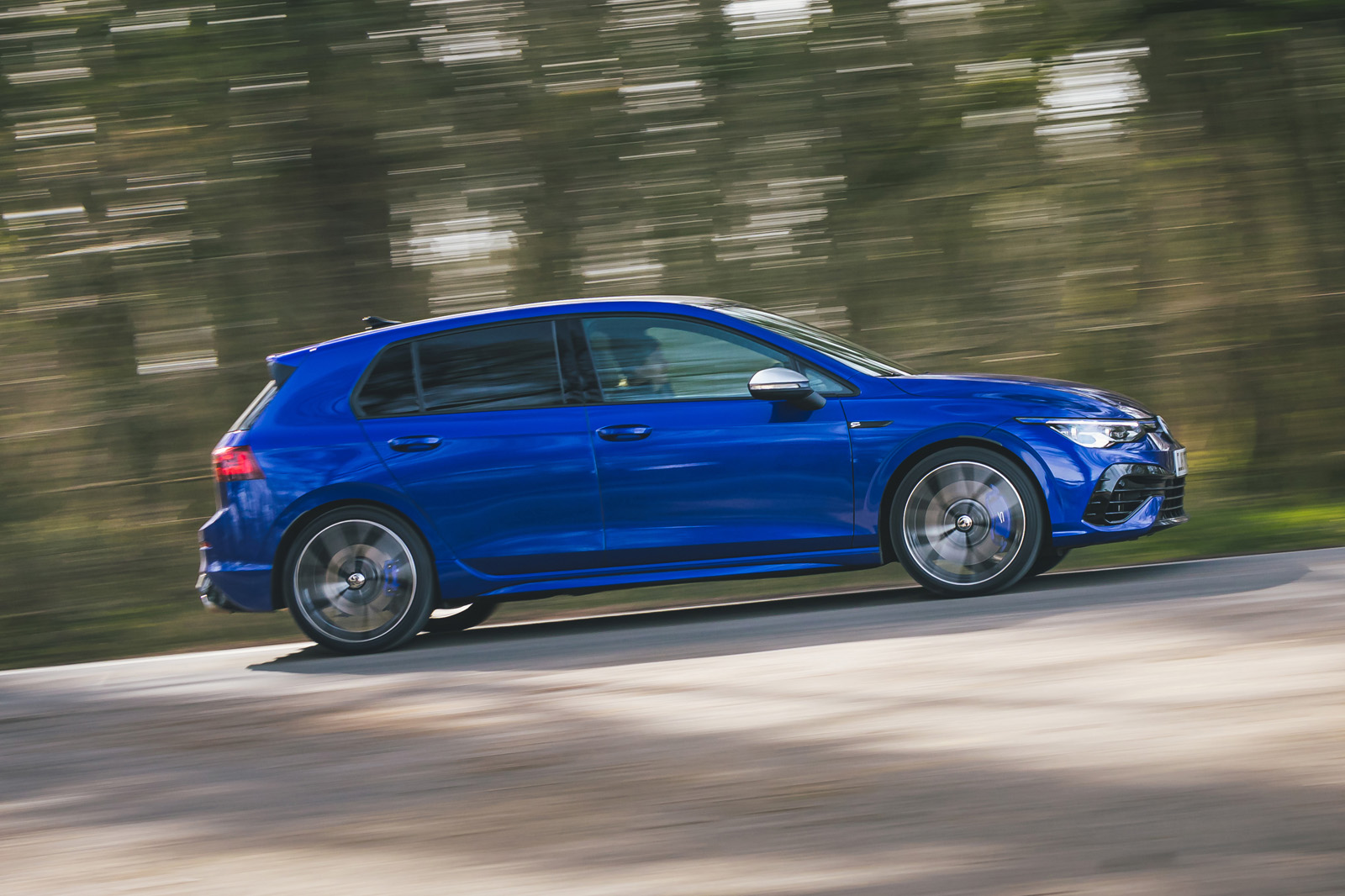 2 Volkswagen Golf R 2021 RT hero side