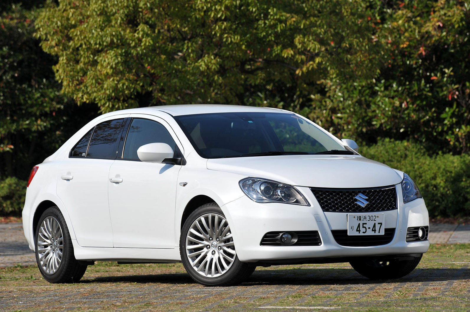 Suzuki седан kizashi