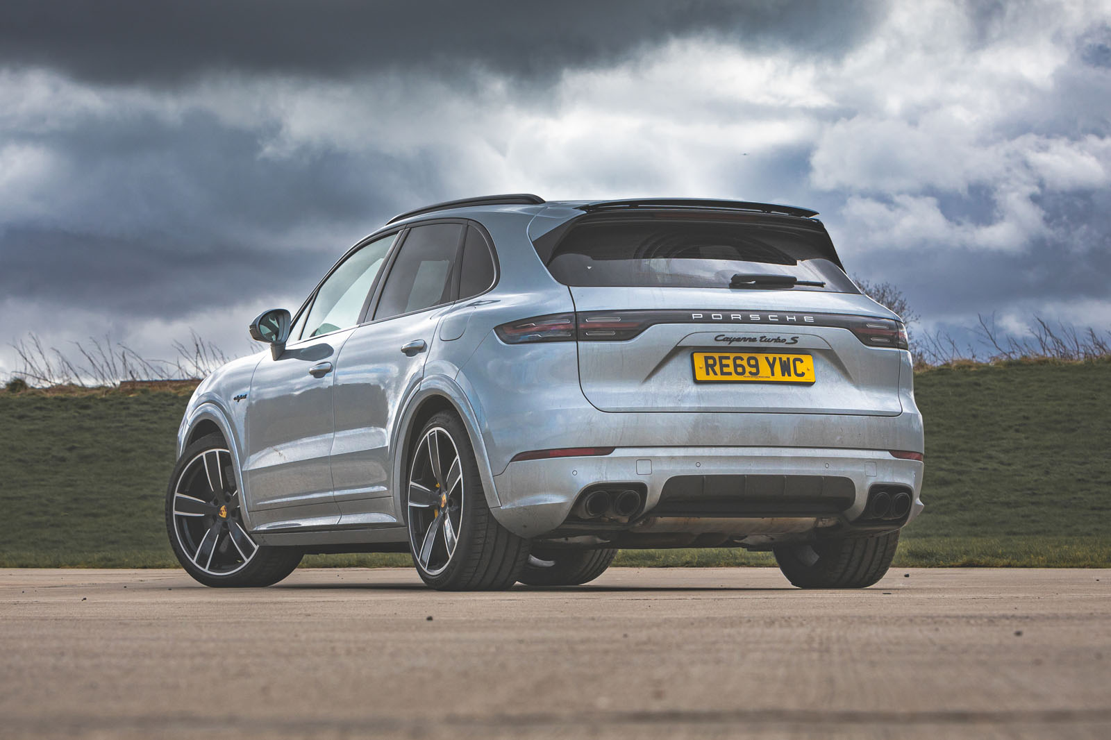 Porsche cayenne turbo discount se hybrid 2021