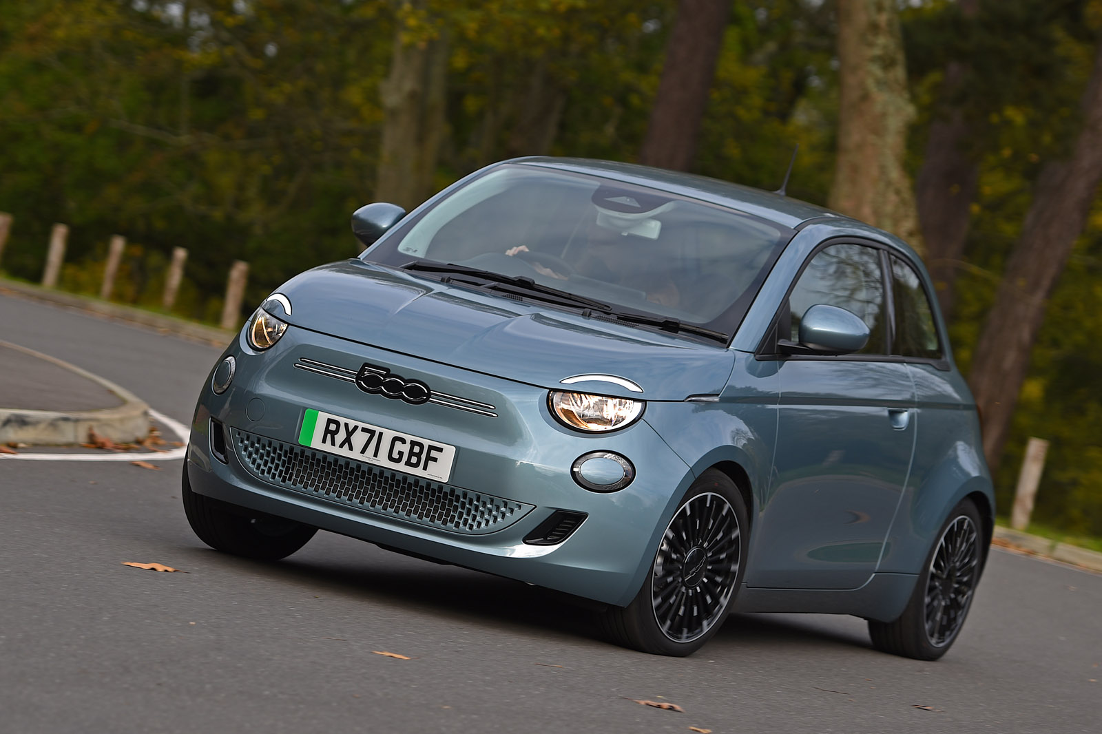 22 Fiat 500 electric 2022 road test review cornering front