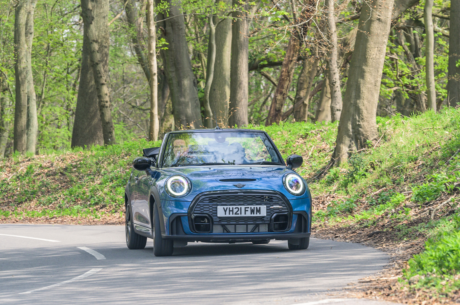 22 Mini Convertible 2021 RT cornering front