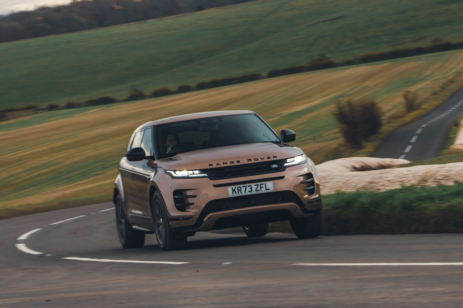 22 Range Rover Evoque RT 2024 front cornering