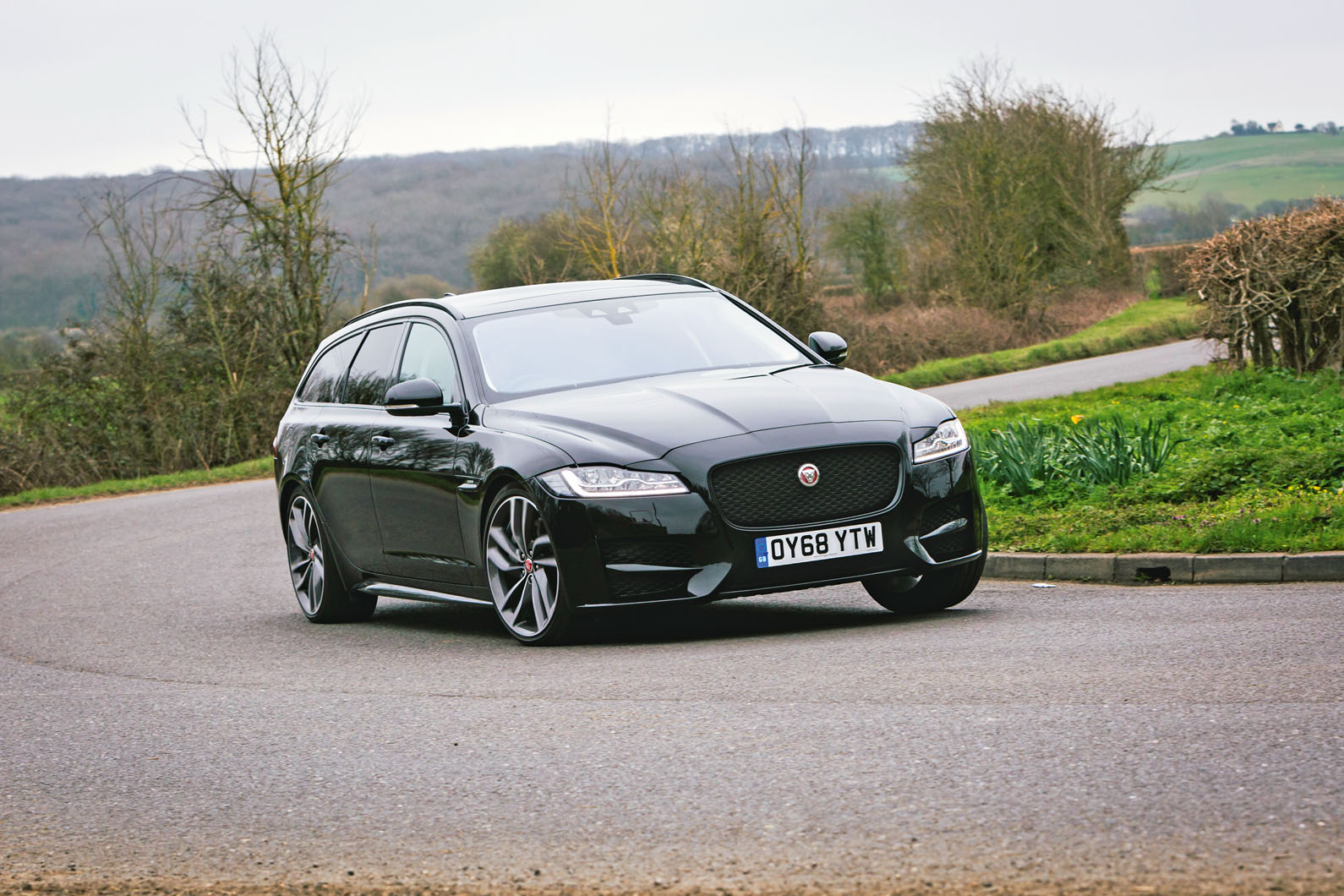 Jaguar XF Sportbrake 2019 road test review - cornering front