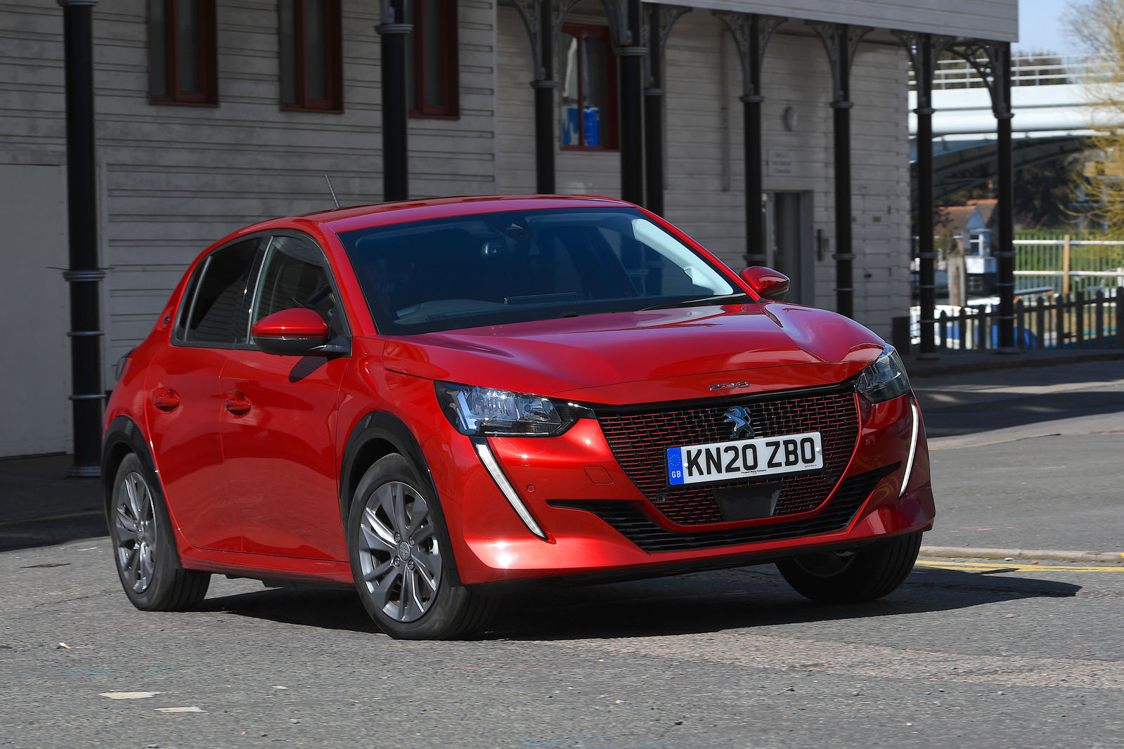 Peugeot e-208 2020 road test review - on the road front