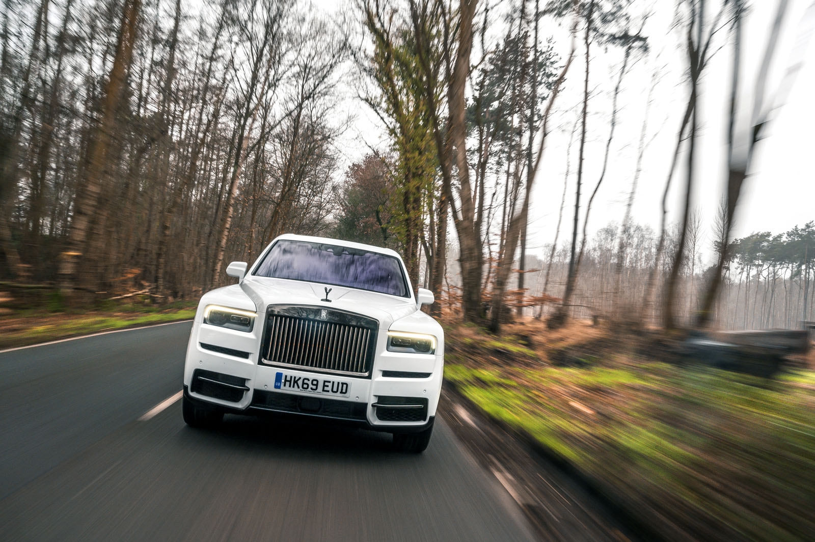 Rolls Royce Cullinan 2020 road test review - on the road nose