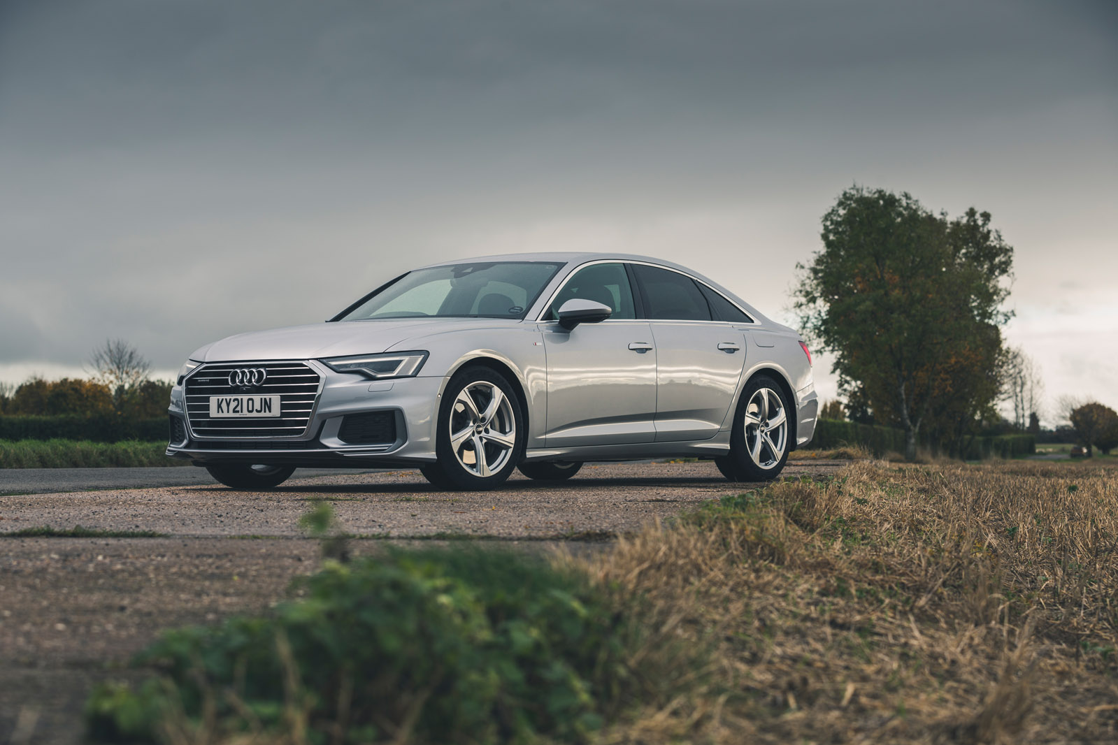 25 Audi A6 TFSIe 2022 road test review static