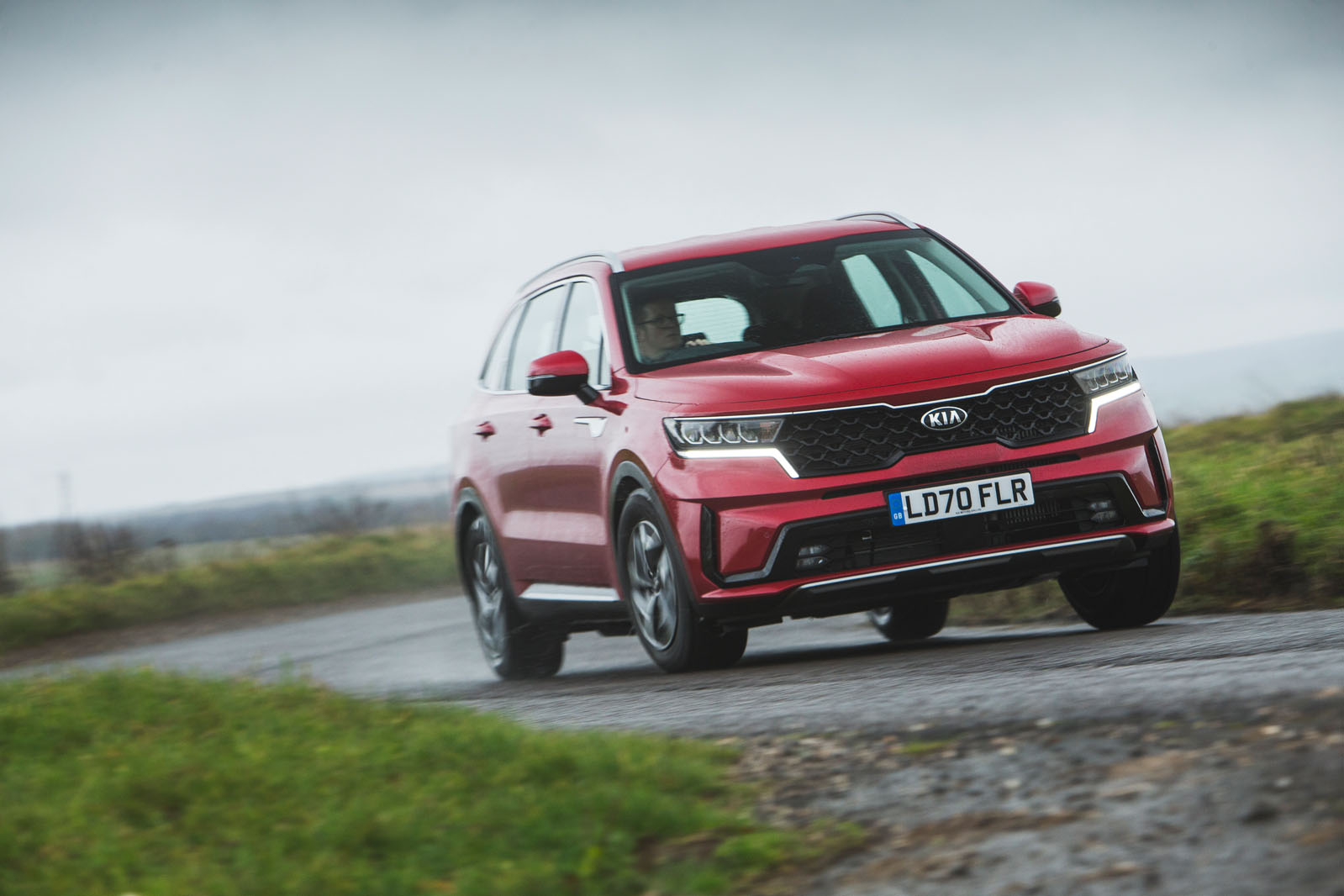 27 Kia Sorento 2021 road test review on road front