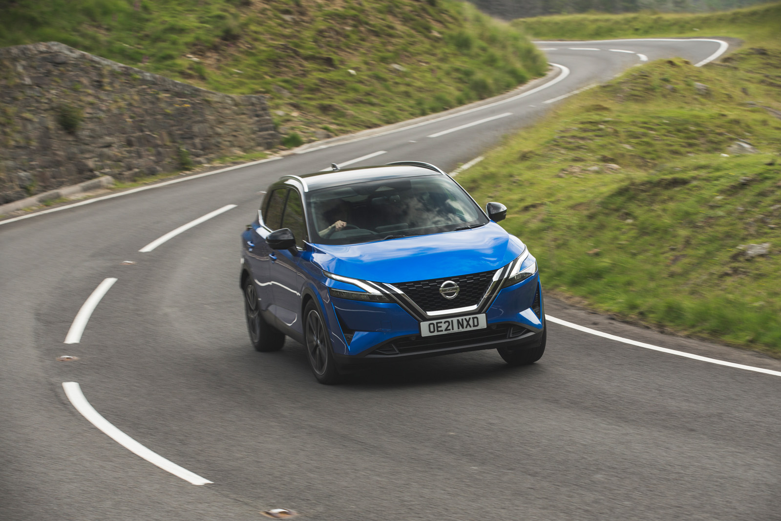 28 Nissan Qashqai 2021 RT cornering front