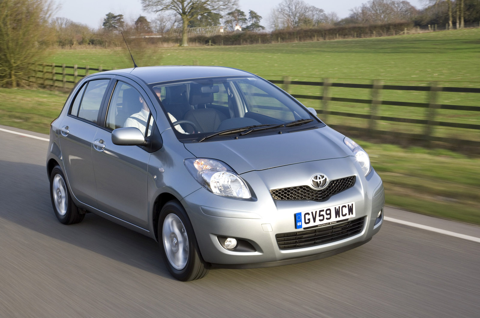 Toyota Yaris 1.3 VVTi TR first UK drive