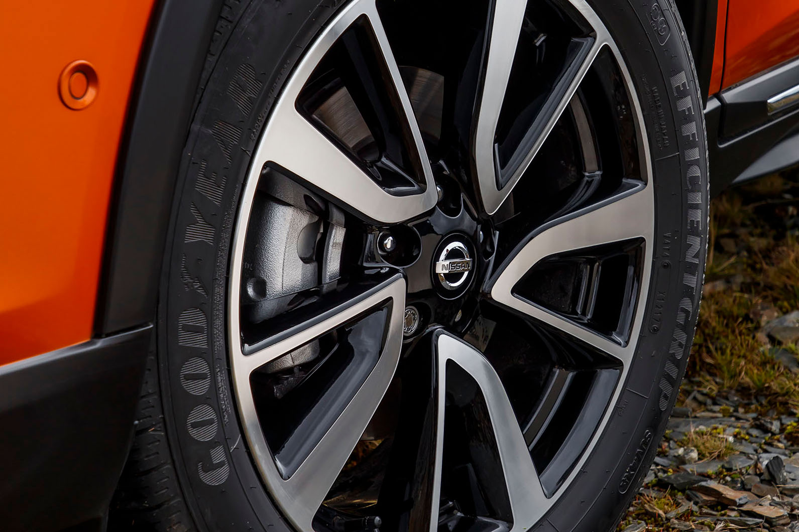 Nissan X-Trail road test review - alloy wheels