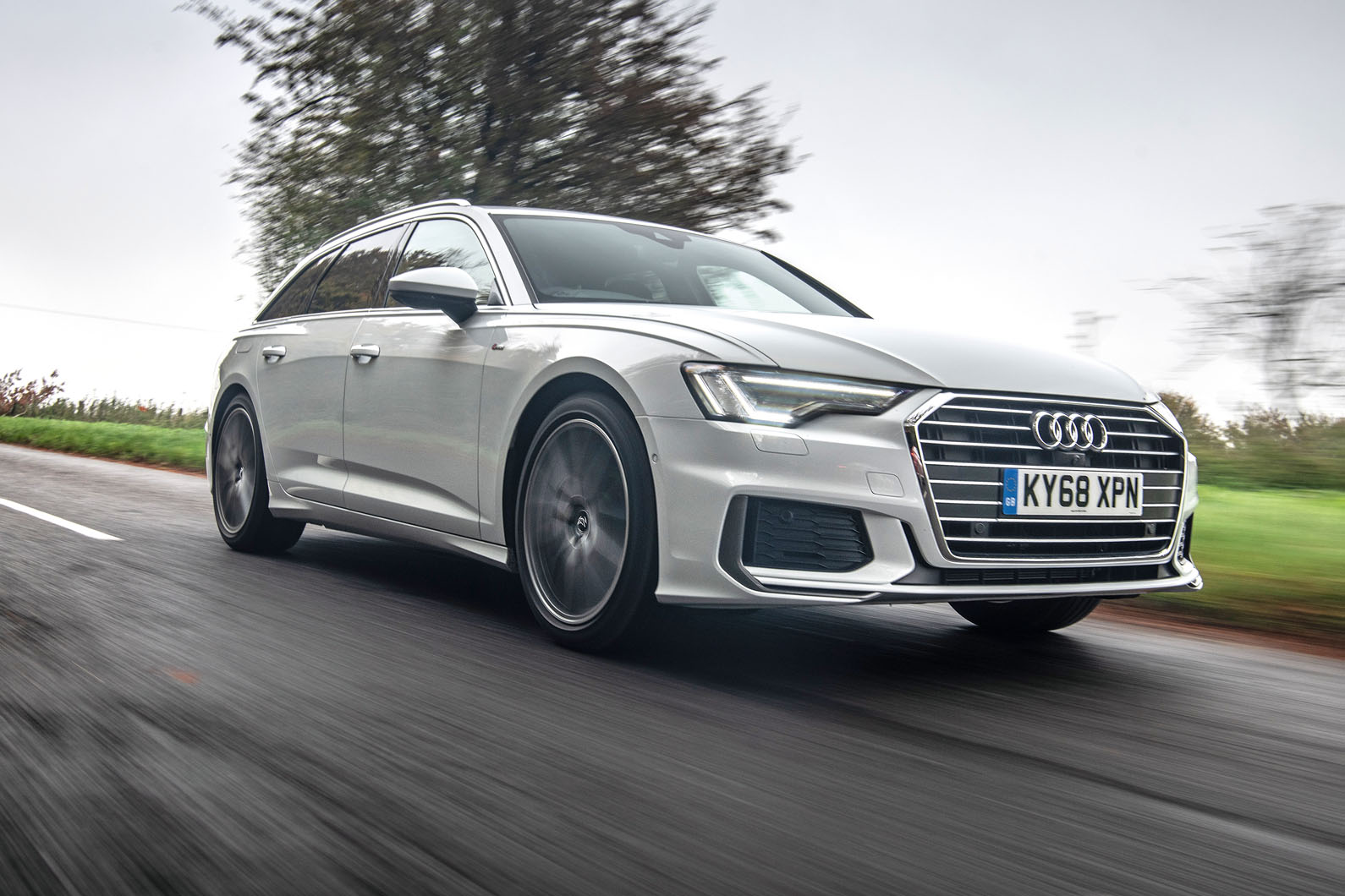 Audi A6 Avant 2018 road test review - on the road angle
