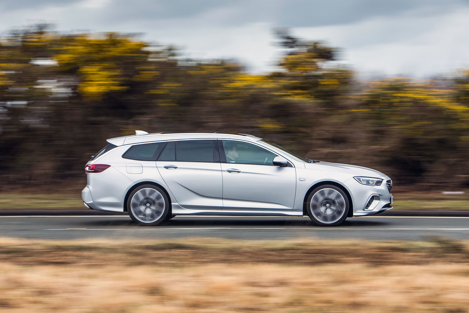 Vauxhall Insignia Sports Tourer GSI review on the road side