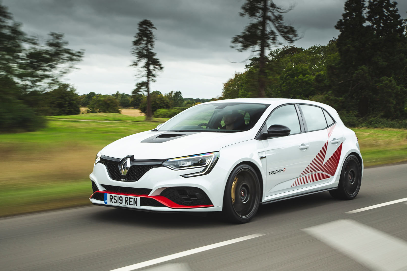Renault Megane RS Trophy-R 2019 road test review - on the road