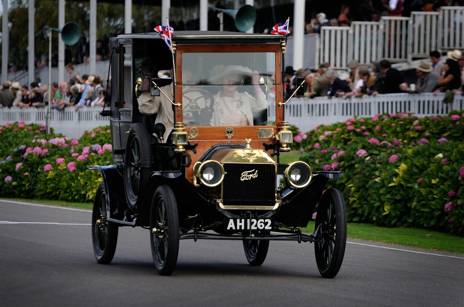 A brief history of hybrid and electric vehicles picture special