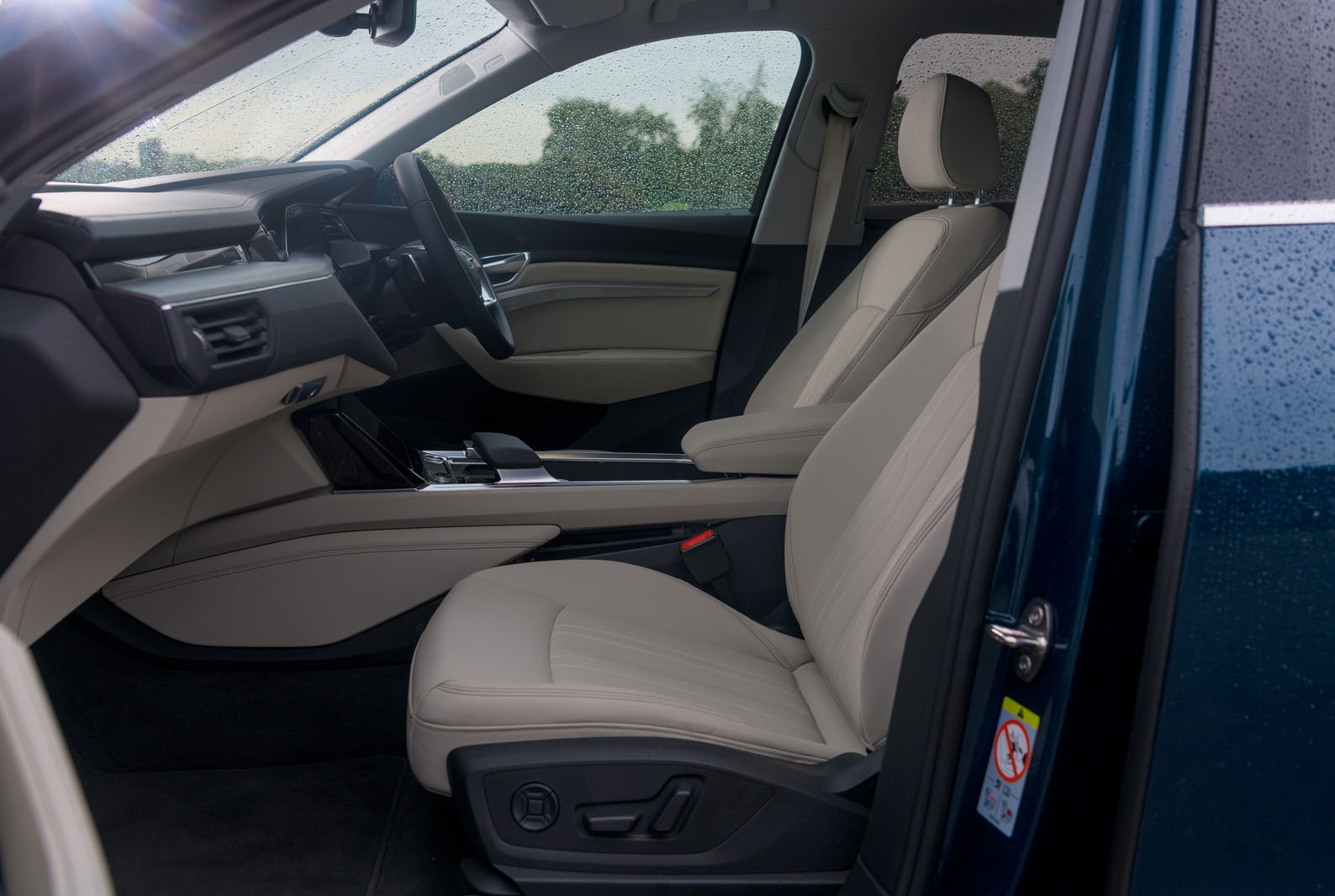 Audi E-tron 55 Quattro 2019 road test review - cabin