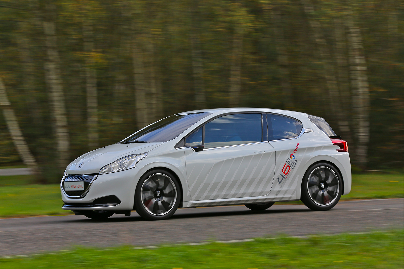 Peugeot 208 GTi and XY Concepts