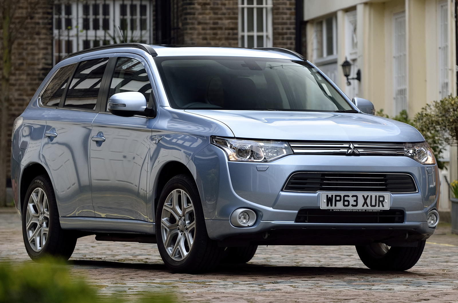 Mitsubishi outlander phev discount 2015 for sale