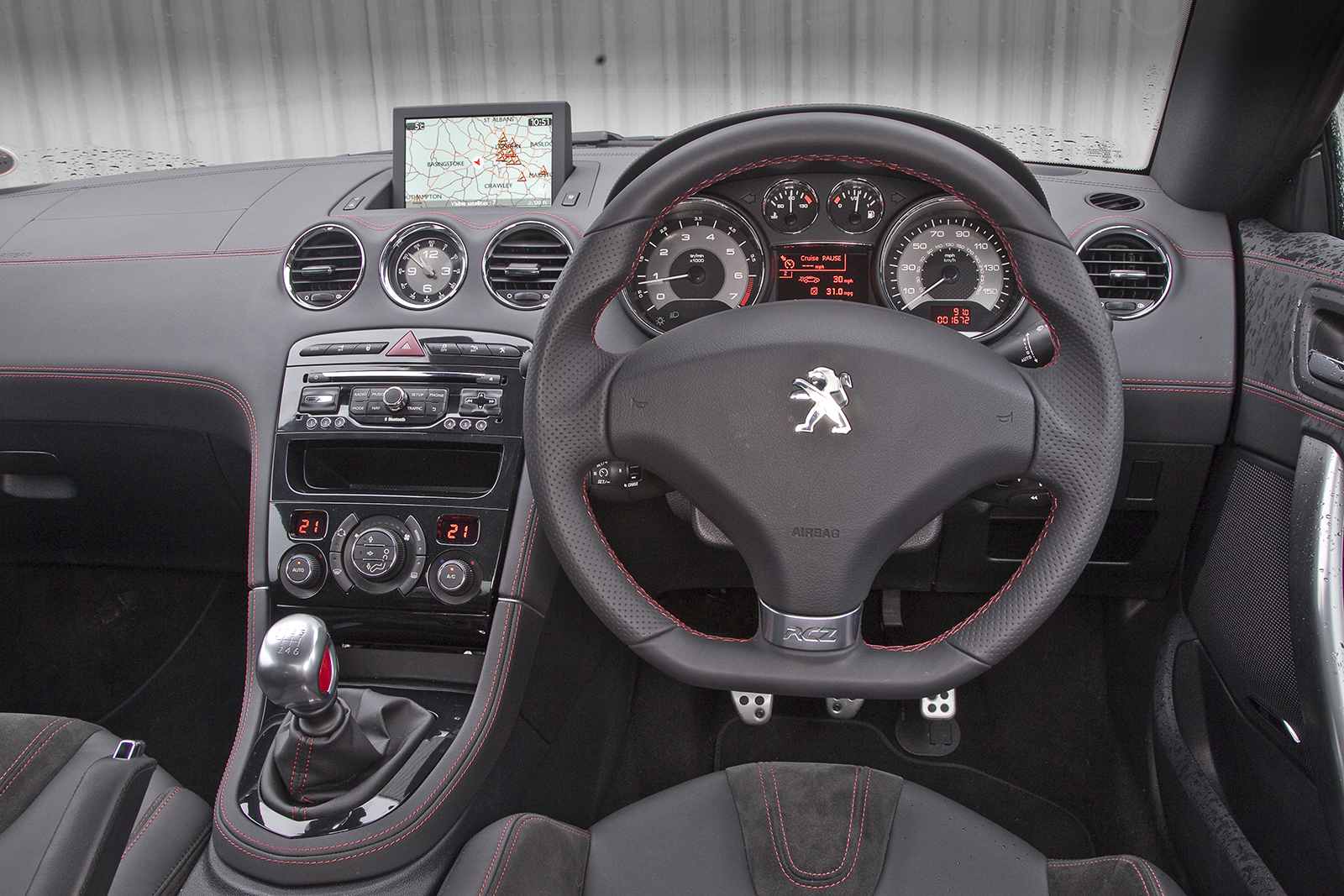 Peugeot RCZ R dashboard