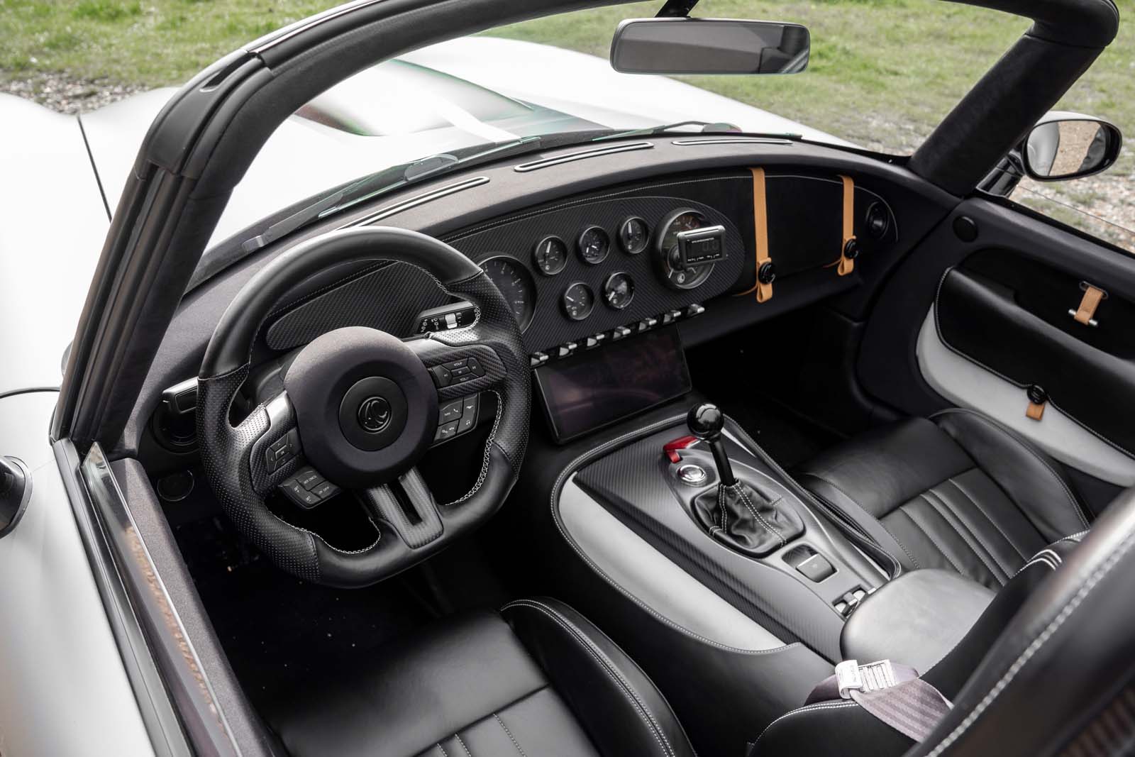ac cobra gt roadster intérieur large ac cobra gt roadster interior wide