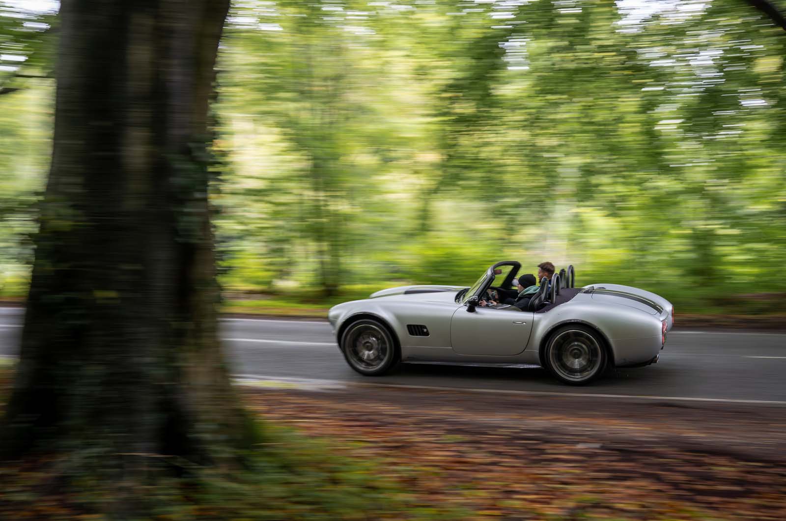ac cobra gt roadster trois quarts arrière dynamique ac cobra gt roadster arrière trois quarts dynamique