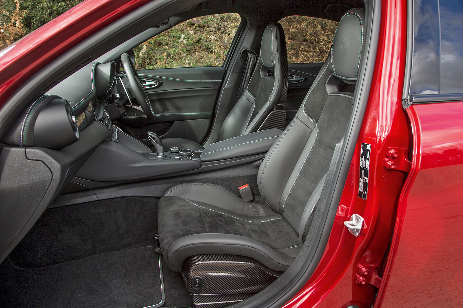 Alfa Romeo Giulia Quadrifoglio interior