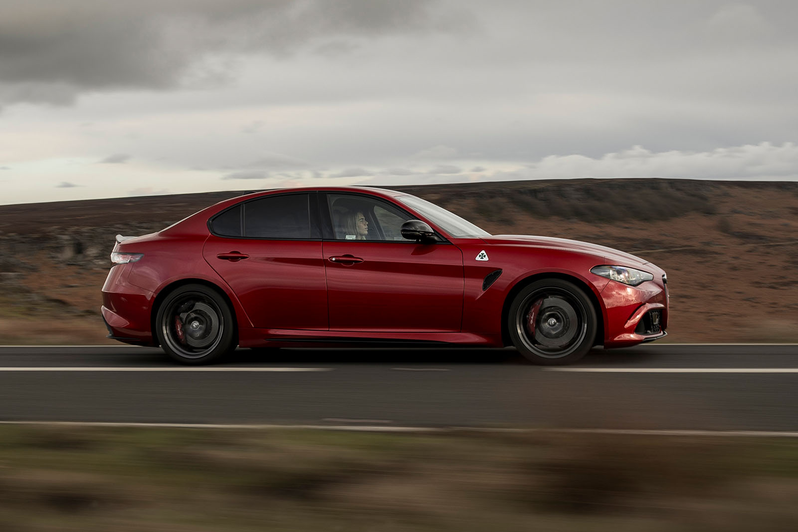 alfa romeo giulia qv review 2024 02 panning side