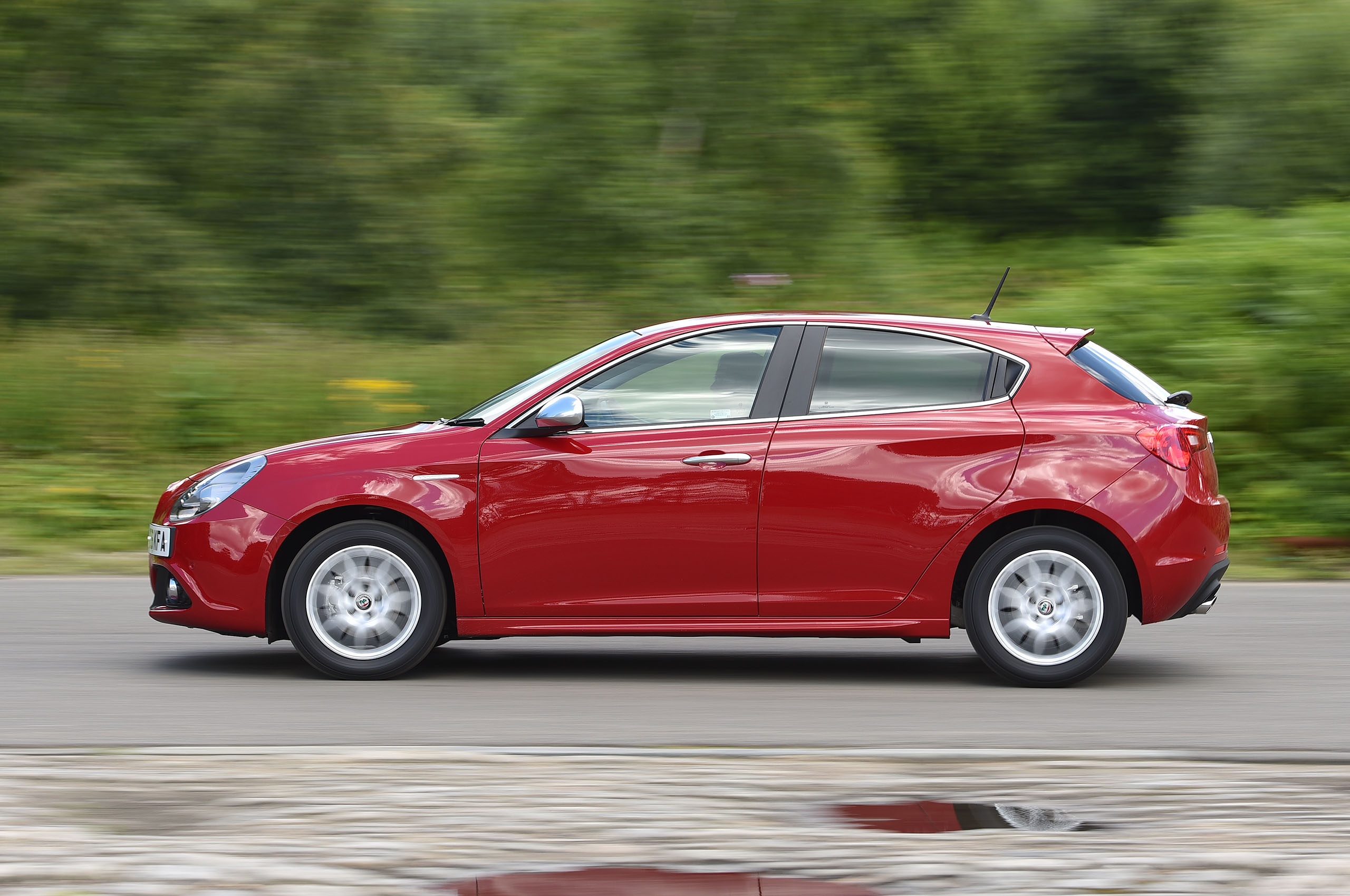 Alfa Romeo Giulietta side profile